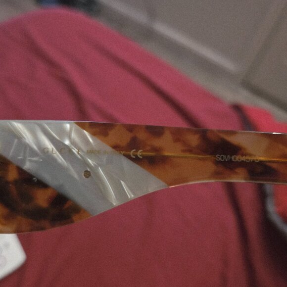 Sunglassess(Gucci) - Picture 3 of 6